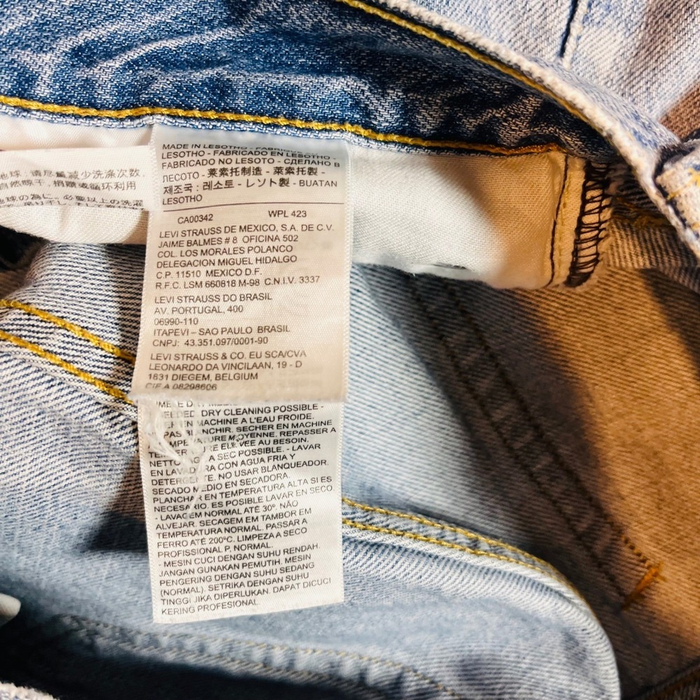 Vintage Levis 505 Mens Regular Fit Denim Shorts Light Wash Blue Jean Size 36 - Picture 9 of 9